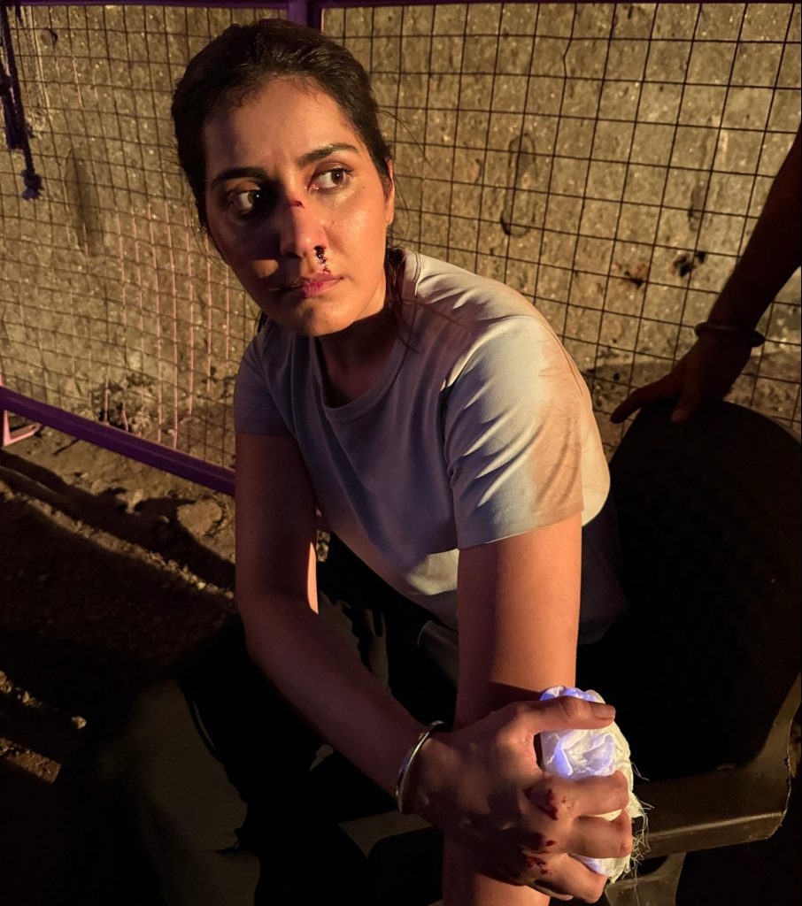 एक्शन मोड में राशि खन्ना: अभिनेत्री ने अपने आगामी एक्शन प्रोजेक्ट के सेट से शेयर किया स्टंट लुक