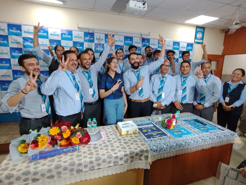 Aakash Educational Services Limited shines bright: Avika Aggarwal from Faridabad secures All India Rank 5 in NEET UG 2025 । 2