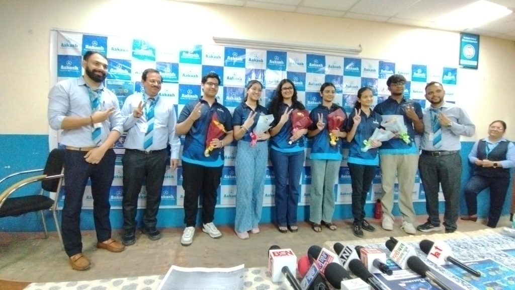 Aakash Educational Services Limited shines bright: Avika Aggarwal from Faridabad secures All India Rank 5 in NEET UG 2025