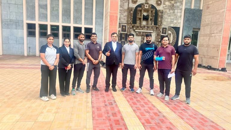 बधिर खिलाड़ियों के लिए भेदभावपूर्ण नकद पुरस्कार नीति को चुनौती — दिल्ली उच्च न्यायालय ने केंद्र सरकार को नोटिस जारी किया