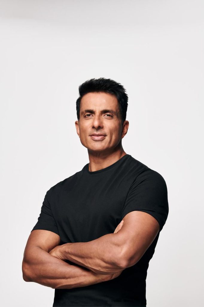 सोनू सूद ने दिवंगत अविजोत सिंह के परिवार के साथ खड़े रहने का किया वादा