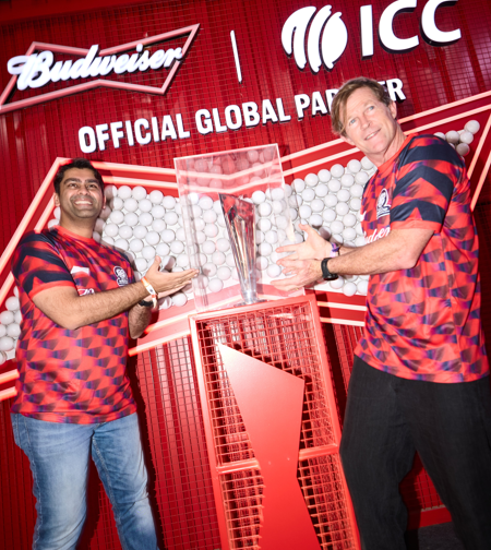 जोंटी रोड्स ने आईसीसी मेन्स टी20 वर्ल्ड कप ट्रॉफी को ‘फैंस के हाथों में’ देने के लिए बडवाइजर 0.0 के साथ हाथ मिलाया