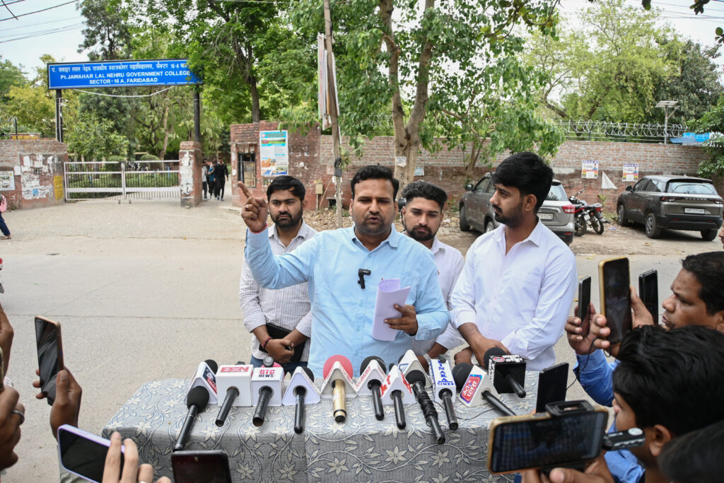 भाजपा में भ्रष्टाचार उजागर करने के लिए लड़नी पड़ती है लंबी लड़ाई : कृष्ण अत्री Exposing corruption in the BJP requires a long battle: Krishna Atri