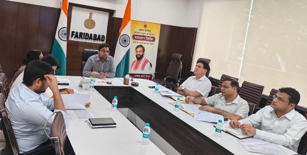 लोकतांत्रिक व्यवस्था को मजबूत करने वाली महत्वपूर्ण प्रक्रिया है एसआईआर अभियान : डीसी आयुष सिन्हा The SIR campaign is a crucial process for strengthening the democratic system: DC Ayush Sinha