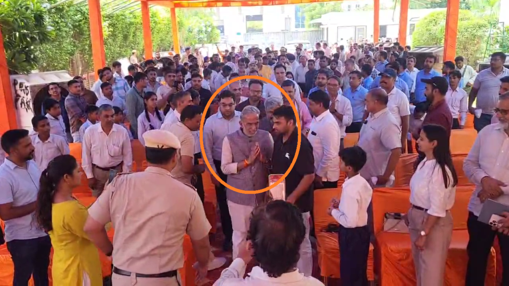 कृष्णपाल गुर्जर का राहुल गांधी पर निशाना ! वन महोत्सव कार्यक्रम के दौरान पौधारोपण करते केंद्रीय राज्य मंत्री कृष्ण पाल गुर्जर।