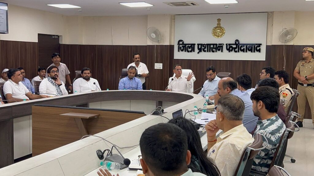 लापरवाह ठेकेदारों पर होगी सख्त कार्रवाई : राजेश नागर Strict action will be taken against negligent contractors: Rajesh Nagar