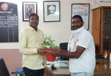 Jaswant Pawar, convenor of Yuva Agaz, welcomed Dr. OP Rawat by giving him a sapling when he became the principal.