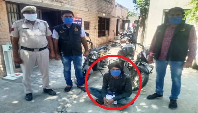The accused, involved in 20 incidents like theft, attempt to murder, illegal weapons, was arrested by the Crime Branch uncha Village.