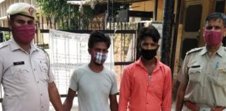 The team of 2 accused police station in auto robbery case arrested