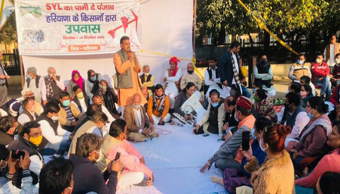 BJP leaders and activists protest against SYL's halt of water in Haryana's part