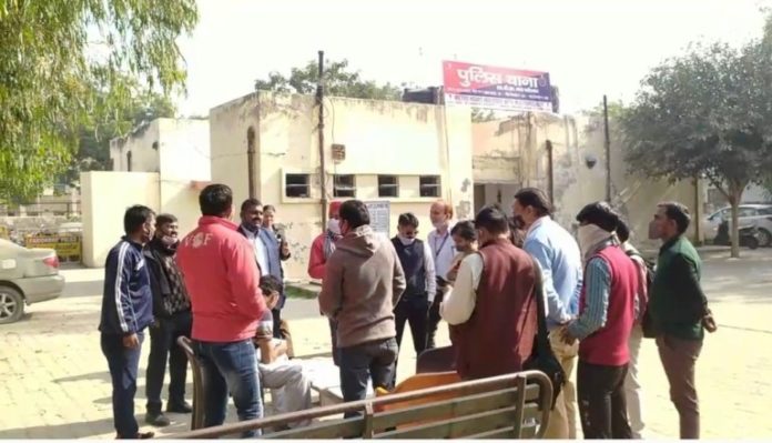 Faridabad journalists unite and lodge a complaint against the abusive person - 1