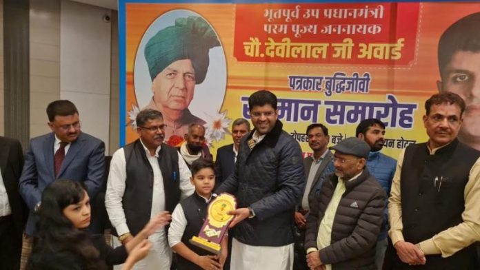 Journalist, intellectual and philanthropist awarded Chaudhary Devi Lal Award